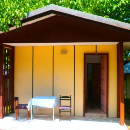 Welcoming Bungalow In Petrich בית הארחה 3*