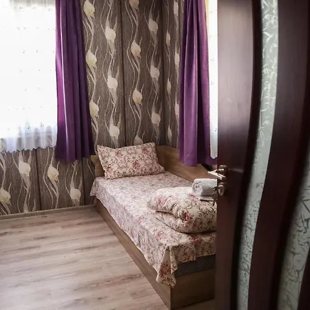 Welcoming Bungalow In Petrich בית הארחה