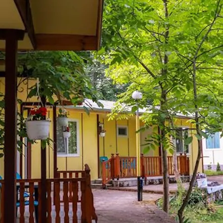 Welcoming Bungalow In Petrich בית הארחה 3*