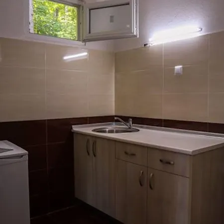 Welcoming Bungalow In Petrich בית הארחה 3*
