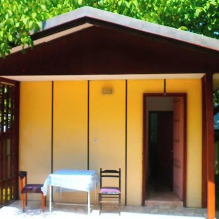 Welcoming Bungalow In Petrich בית הארחה 3*